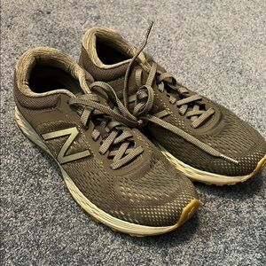 New Balance Men's grey Athletic Shoes walk run size 8 eight NWOT